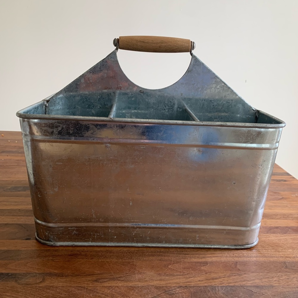 Vintage Carry All utensil holder in galvanized metal and wood